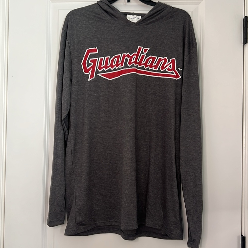 Cleveland Guardians XL Hoodie Pullover Lightweight Shirt Window World on Sleeve